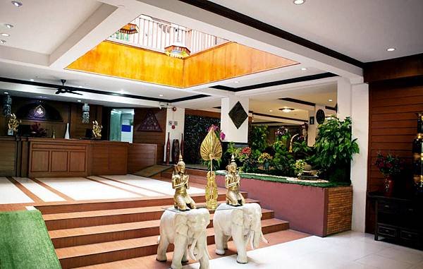 B2 Chang Phueak Gate Premier Hotel lobby.jpg