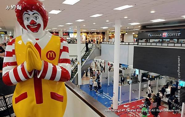 清邁機場泰式雙手合十麥當勞叔叔.jpg