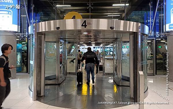 曼谷BKK機場Grab手機叫車位置.jpg