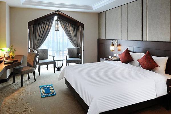 Al Meroz Hotel Bangkok Hotel Room.jpg