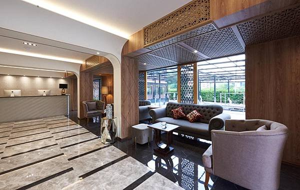 Almas Hotel Bangkok Halal Hotel lobby1.jpg