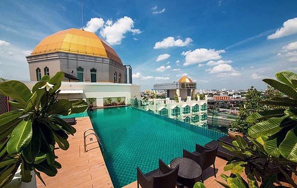 Al Meroz Hotel Bangkok Hotel Swimming pool.jpg
