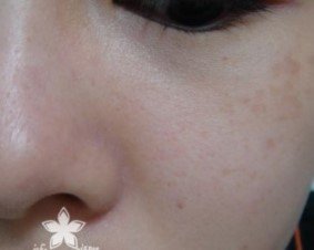 Maybelline礦物粉底-防曬後.jpg