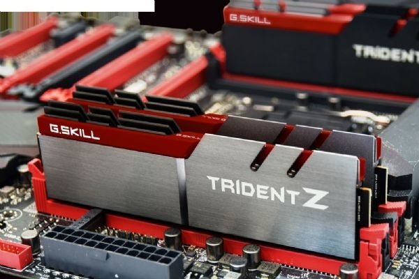 記憶體是Trident Z DDR4.jpg