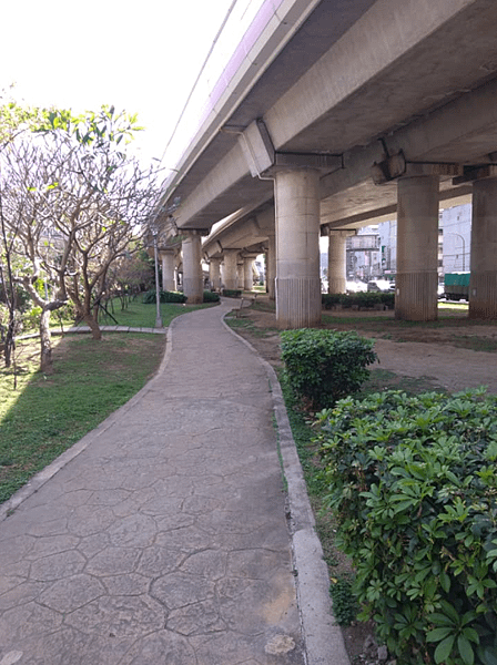 捷運高架底下步道_02.PNG