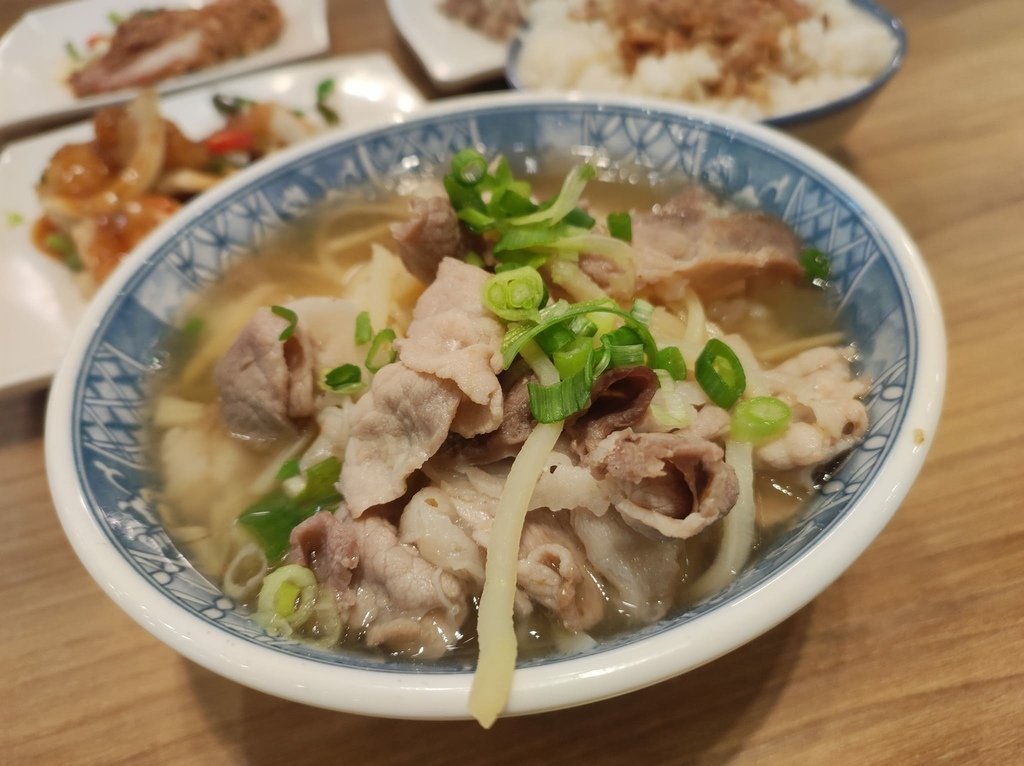 台中豐原三十年肉粥老店-阿旺澄食堂搬新家較大、比較好停車(2