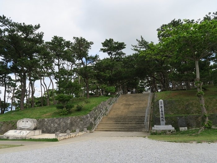 通往公園的階梯