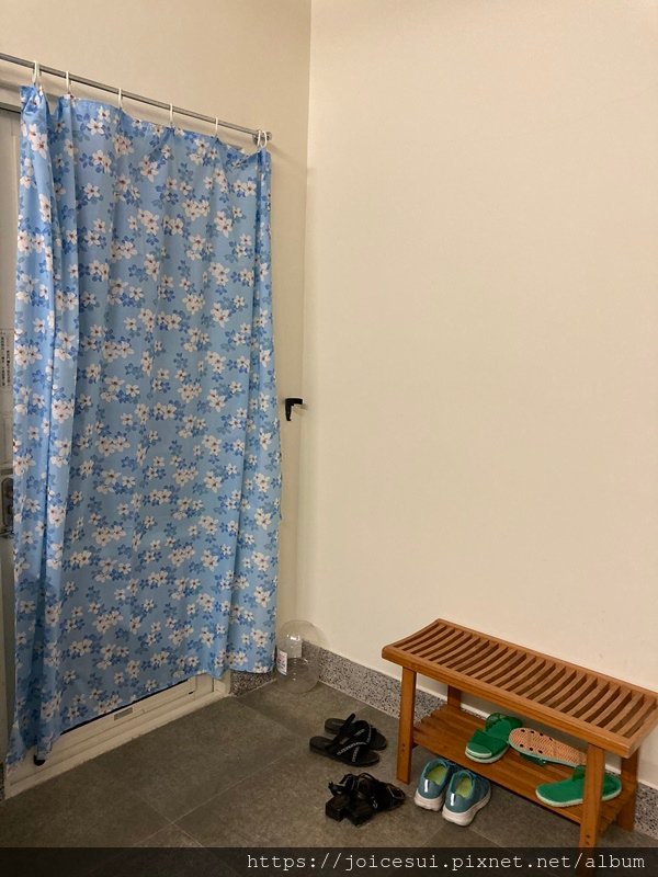 門口有穿鞋椅