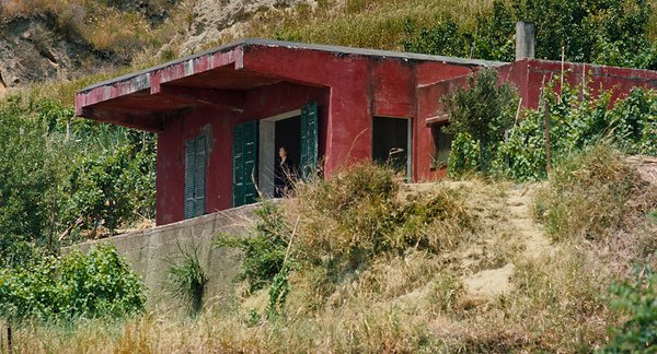 女人出走小屋.jpg