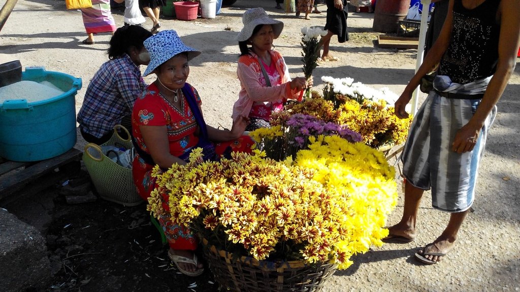 仰光 Shwedagon %26; St. Mary%5Cs 20141112_090435_Yangon.jpg