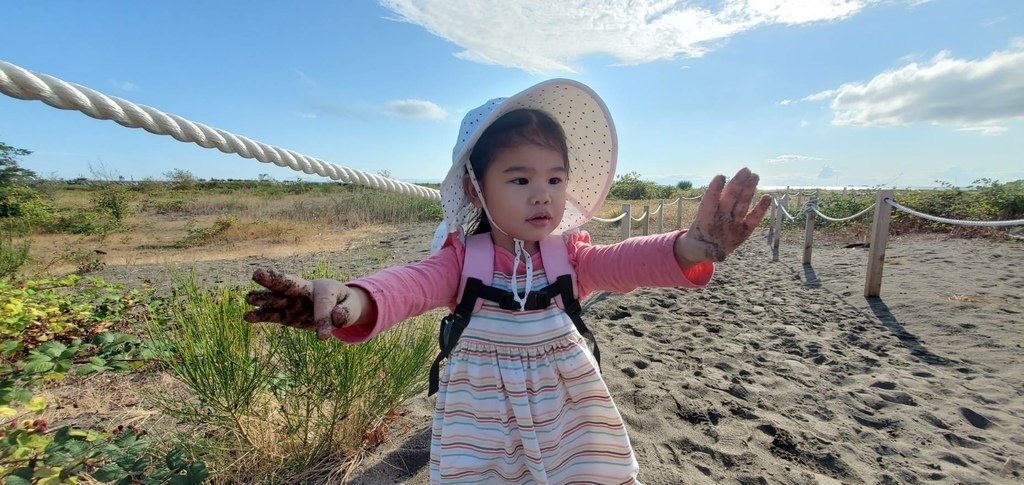 神力女超人初玩推骨牌 20210807_190700_Iona Beach Regional Park.jpg