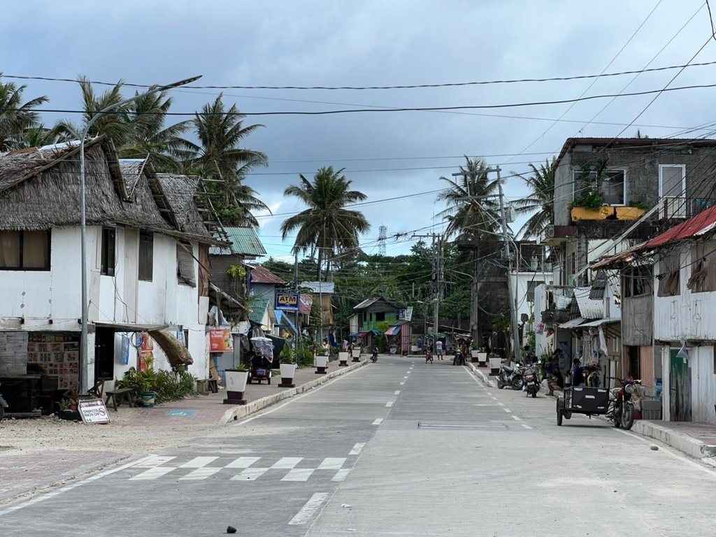 來去海灘很日常 20220425_Boracay_54_Street.jpg