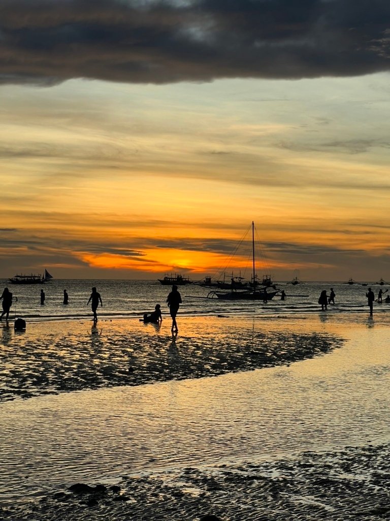 叢林旅館野趣生活 20220429_Boracay_98_White Beach.jpg