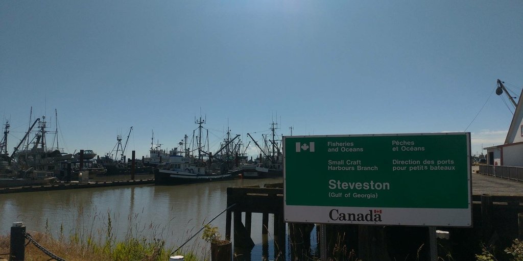 老艾阿公與海琪阿孫的背影 20220712_162705_Steveston Village.jpg