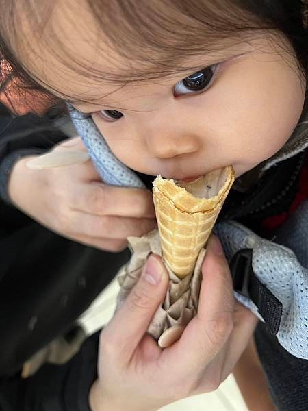 夏娜%26;海琪生日 20221227_164800_Sa_First Ice Cream.JPG