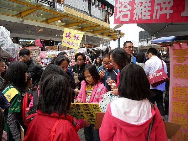 高雄市女童軍會100年度懷念日紀念活動之餅乾義賣(四)