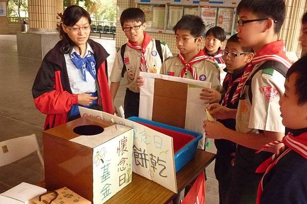 高雄市女童軍會100年度懷念日紀念活動之餅乾義賣(五)