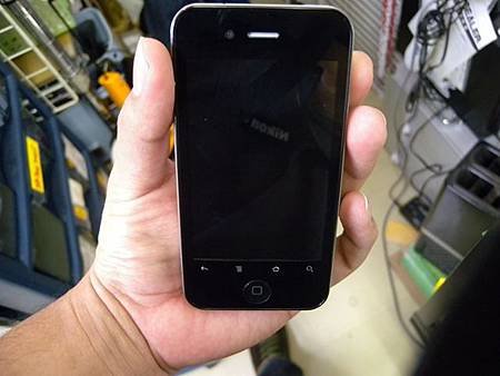 用Android系統的iPhone 4山寨機