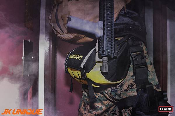 The-Division-Cosplaying-Game-Dark-Zone-Bag-_-HAZARDOUS-_-1.jpg