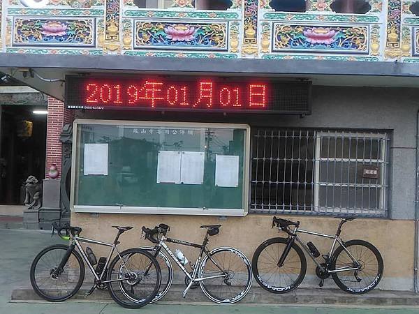 2019-01-01-465小隊車聚001.jpg