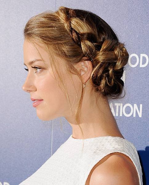 amber-heard-braid-hairstyle-side-bun-luncheon-w724