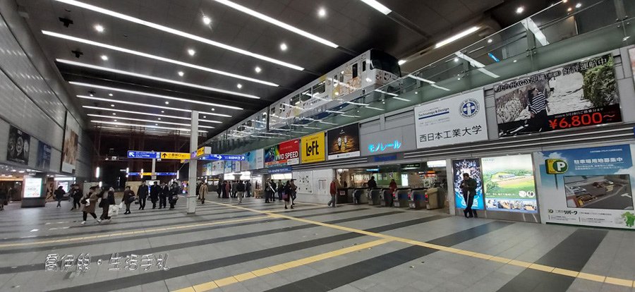 北九州。自由行｜超酷的電車直接駛進北九州小倉車站大樓。周邊逛