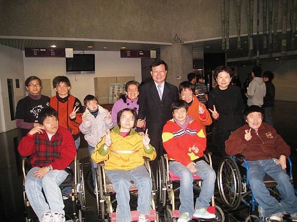 與明道大學王大延院長合照