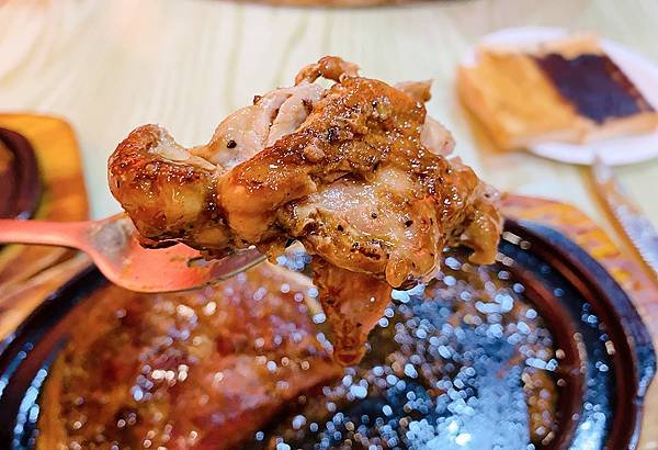 新竹平價牛排│大廟厚切牛排（竹科光復店）原塊牛排鮮嫩多汁、雞排也很推薦，份量十足還加麵不加價，自助吧吃到飽～新竹吃牛排，新竹厚切牛排推薦－36.jpg