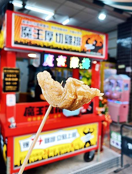 魔王雞排中國醫店-堅持現炸８分鐘，溫體雞秘醬醃製，新疆炭烤出爐前還要先炙燒，好吃爆口會上癮，台中雞排推薦的狂爆雞排-13.jpg