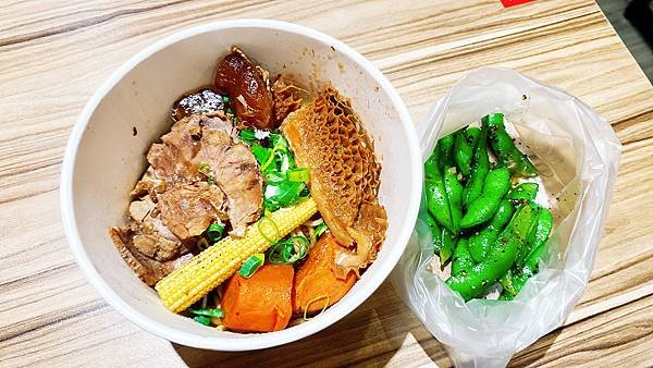 老福家常牛肉麵│吃麵送紅茶、珍奶、小菜，還可以裝滿外帶│土城牛肉麵推薦、板橋牛肉麵推薦、板橋土城美食推薦-52.jpg