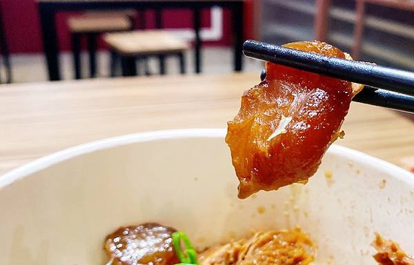 老福家常牛肉麵│吃麵送紅茶、珍奶、小菜，還可以裝滿外帶│土城牛肉麵推薦、板橋牛肉麵推薦、板橋土城美食推薦-56.jpg