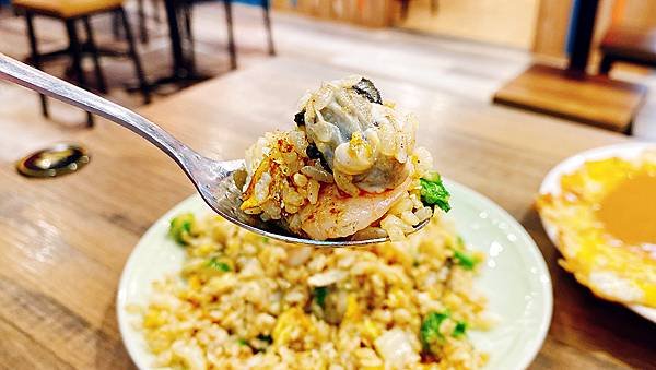 大橋頭美食推薦│延三夜市必吃蚵仔煎-東時鮮蚵(衝浪蚵仔)，大橋頭捷運站周邊美食，每日東石鮮蚵直送-50.jpg