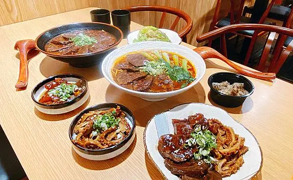 桃園牛肉麵推薦│集英會牛肉麵-武陵店，推宮廷麻辣牛肉麵，涼拌魚皮│桃園美食推薦-19.jpg