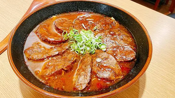 桃園牛肉麵推薦│集英會牛肉麵-武陵店，推宮廷麻辣牛肉麵，涼拌魚皮│桃園美食推薦-23.jpg