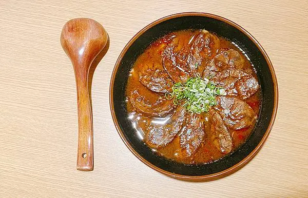 桃園牛肉麵推薦│集英會牛肉麵-武陵店，推宮廷麻辣牛肉麵，涼拌魚皮│桃園美食推薦-21.jpg