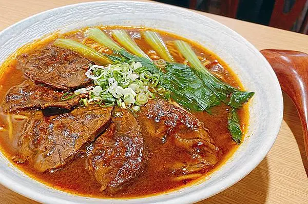 桃園牛肉麵推薦│集英會牛肉麵-武陵店，推宮廷麻辣牛肉麵，涼拌魚皮│桃園美食推薦-31.jpg