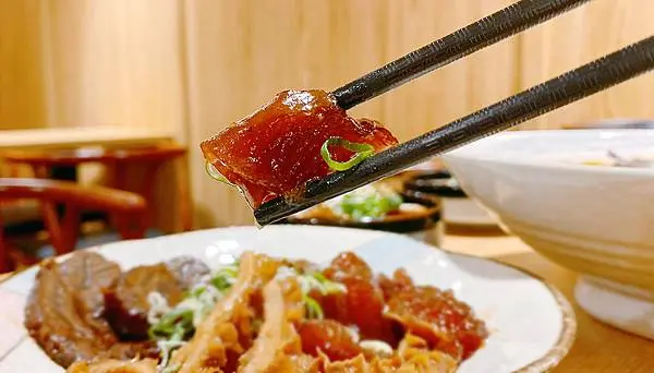 桃園牛肉麵推薦│集英會牛肉麵-武陵店，推宮廷麻辣牛肉麵，涼拌魚皮│桃園美食推薦-41.jpg