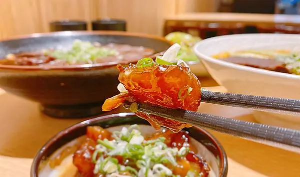 桃園牛肉麵推薦│集英會牛肉麵-武陵店，推宮廷麻辣牛肉麵，涼拌魚皮│桃園美食推薦-50.jpg