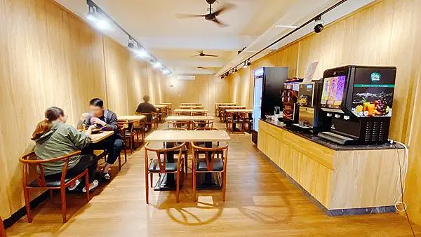 桃園牛肉麵推薦│集英會牛肉麵-武陵店，推宮廷麻辣牛肉麵，涼拌魚皮│桃園美食推薦-09.jpg