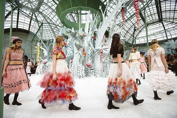 thefemin-chanel-spring-2015-couture-122-700x466