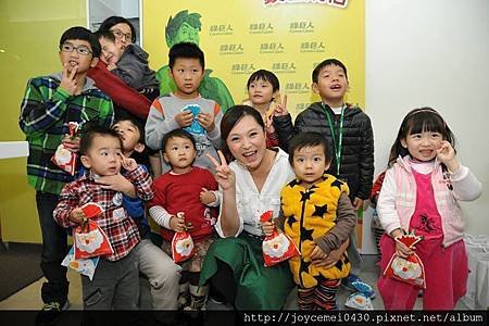小孩子大合照2.jpg