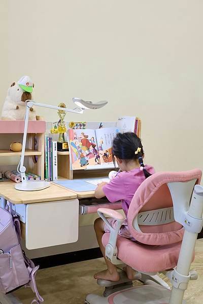 兒童書桌椅｜成長天地兒童書桌｜ 一張可以從小用到大的成長書桌