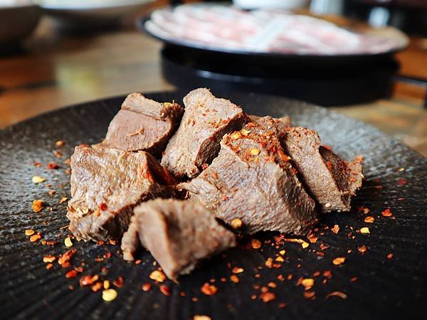 台中這家『老常在』麻辣鍋營業到凌晨4點太猛啦！還有一盤就讓你