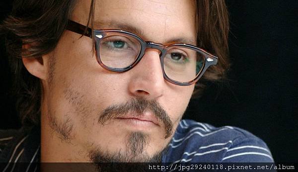 johnny-depp-lemtosh-tartarugato-1000x576.jpg