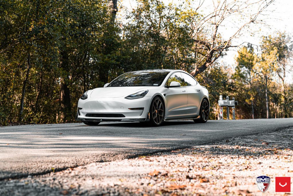 TESLA MODEL 3選用的是HF系列中的「最新款HF-5」！  五幅雙肋，創造出十爪的完美搭配！