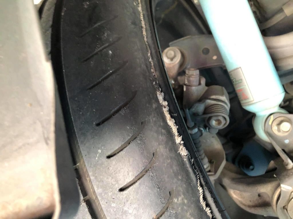固特異Goodyear F1A5胎壁爆開紀錄