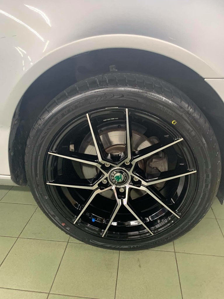 OCTAVIA旅行車更換17吋鋁圈 配上南港SX2輪胎 225/45/17