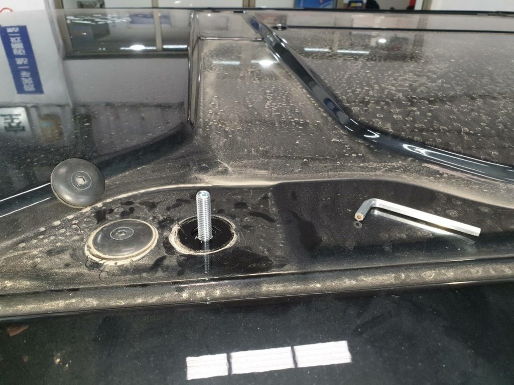 車頂有預留孔專用行李架樣式