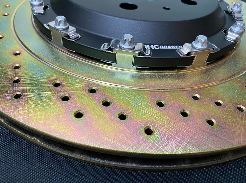 HHC BRAKES 終於推出 TESLA  MODEL 3第一款後加大碟套件了！