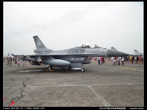 20111015岡山空軍基地-F16與幻象2000V03.JPG